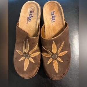 Indigo by Clark’s clogs size 6